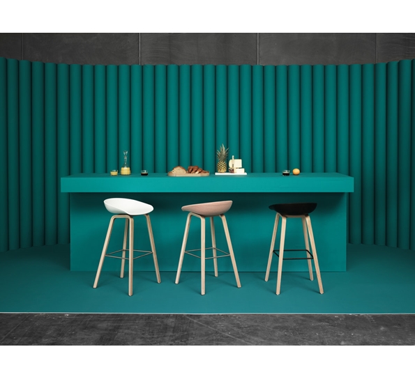 AAS32 barstol 75 cm sort eik sort fotstøtte fra HAY