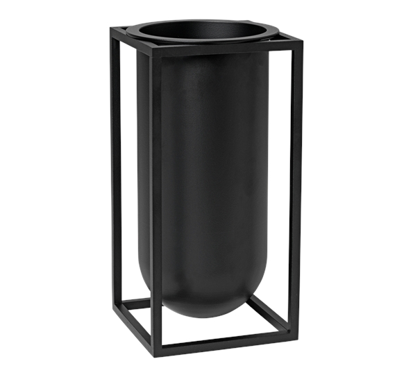 Kubus lily vase sort fra By Lassen