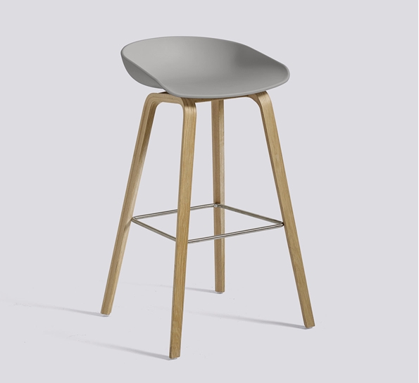 AAS32 barstol 75 cm såpebehandlet eik concrete grey fra HAY
