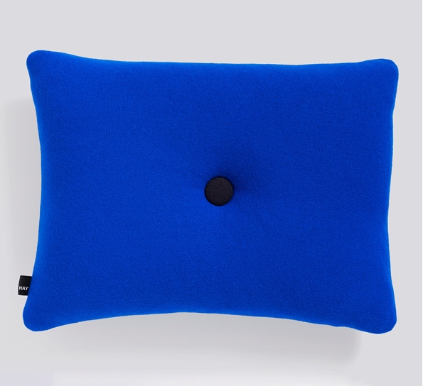 Dot Tonus pute electric blue fra HAY