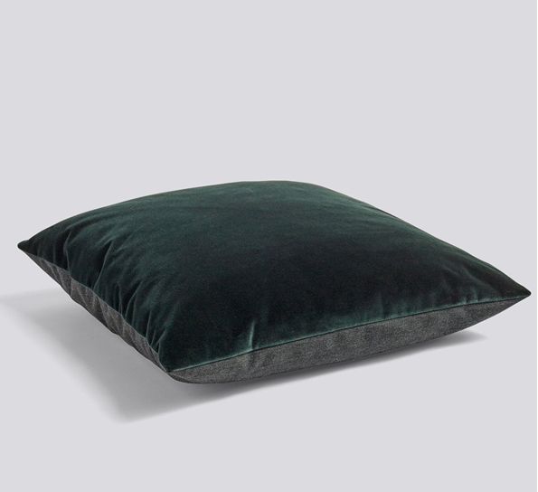 Eclectic collection pute mørk grønn 50x50 cm fra HAY