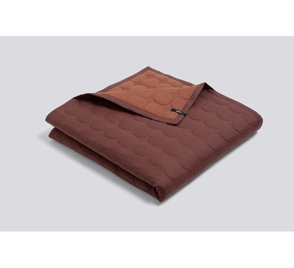 Mega Dot sengeteppe 235x245 cm rust fra HAY