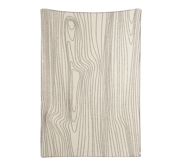 <p>Skog pledd grått natur&nbsp;135x200 cm fra Røros Tweed</p>
