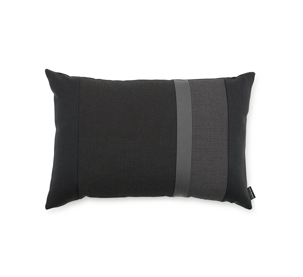Line pute mørk grå 40x60 cm fra Normann Copenhagen