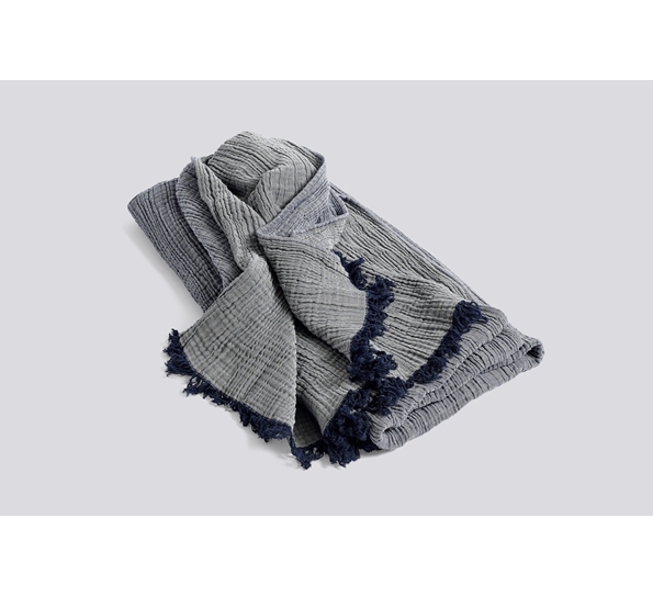 Crinkle pledd marineblå fra HAY