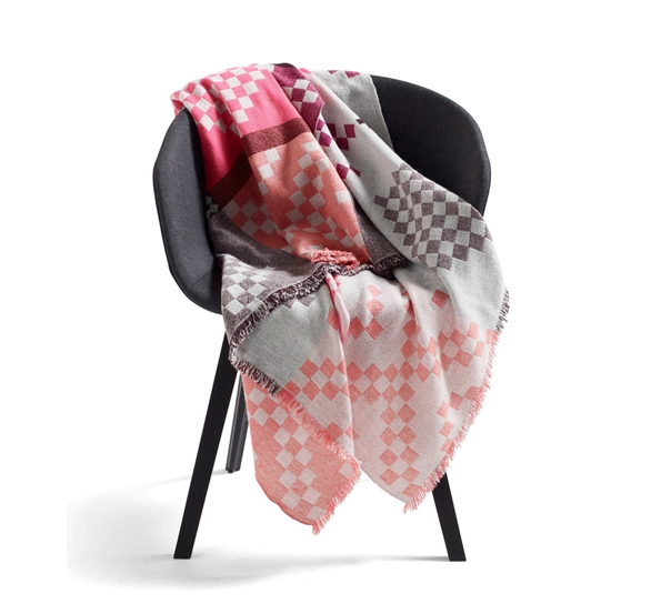 Mega knit pledd 145x220 cm fra HAY