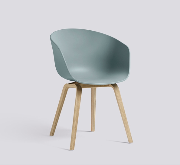 AAC22 stol såpebehandlet eik dusty blue fra HAY