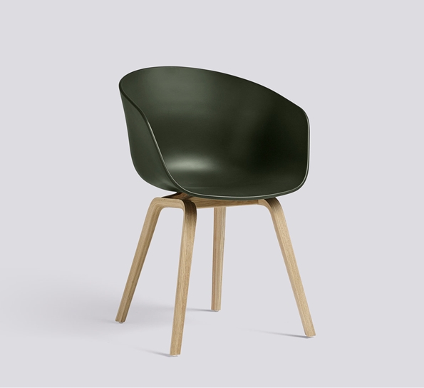 AAC22 stol såpebehandlet eik grønn fra HAY