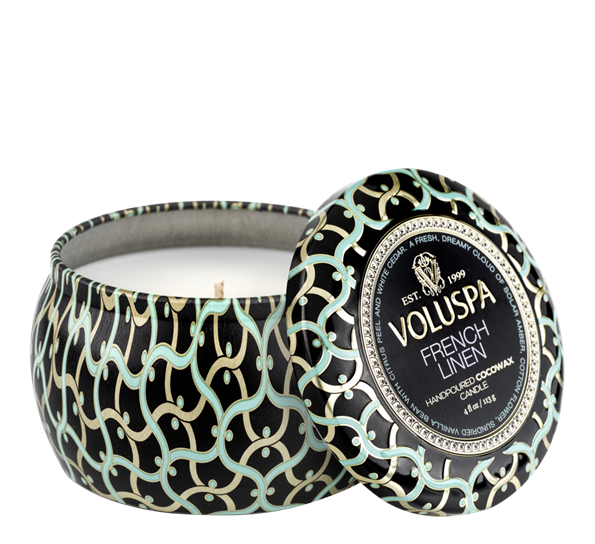 Duftlys 25t French Linen fra Voluspa