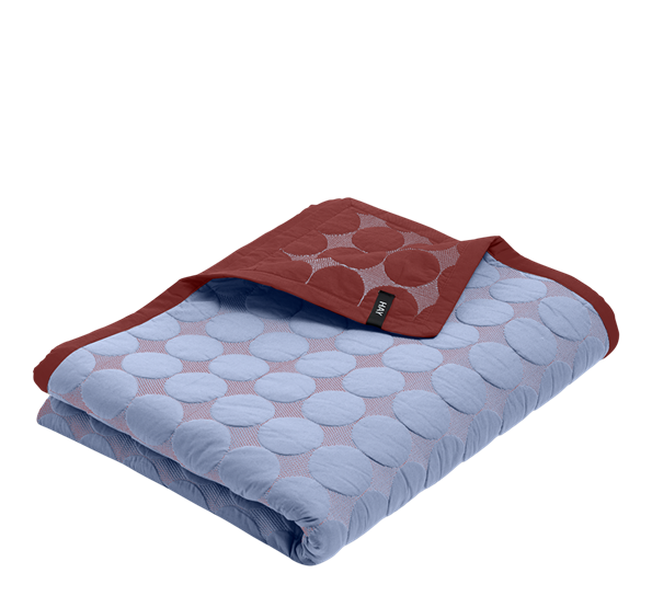 Mega dot sengeteppe 235x245 lysblå fra HAY