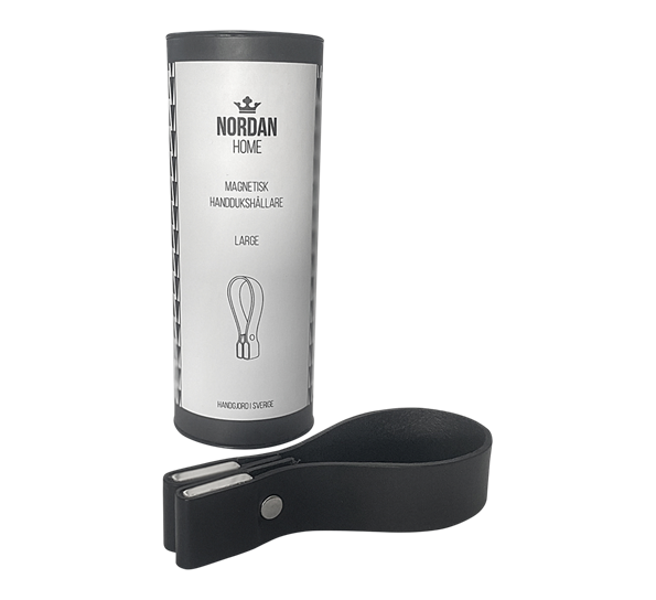 <p>Håndklehenger sort lær magnetisk 11 cm Nordan Home</p>
