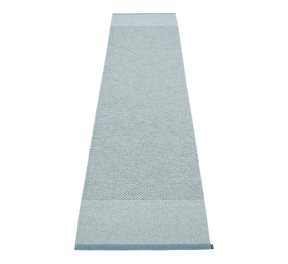 Edit matte blue stone metallic blue fog 70x300 cm fra Pappelina