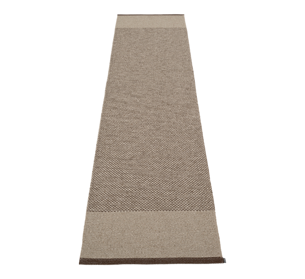 Edit matte mørkebrun lin metallic 70x300 cm fra Pappelina