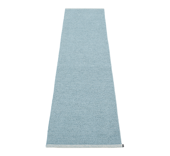 Mono matte blue fog 70x300 cm fra Pappelina