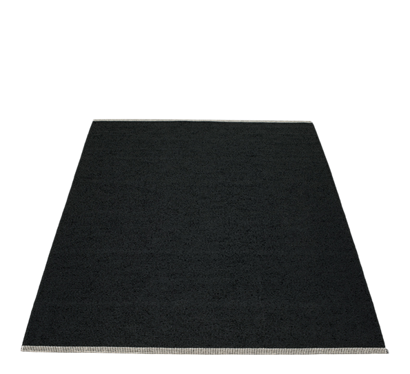 Mono matte sort 140x200 cm fra Pappelina