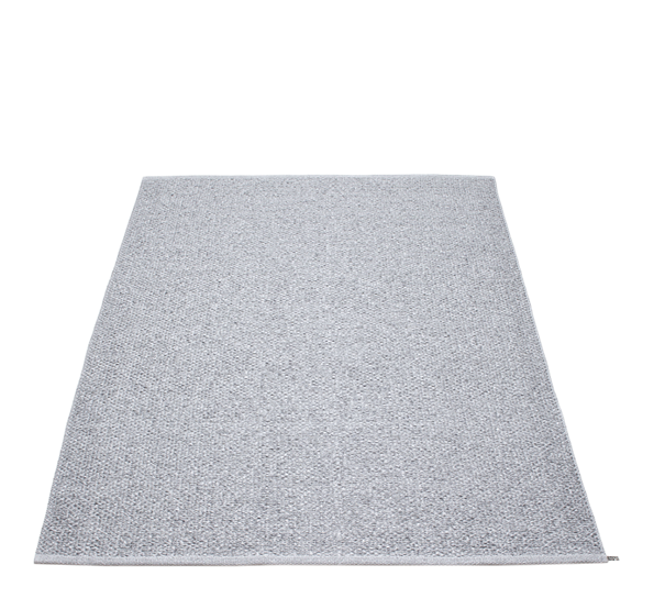 Svea matte grå metallic 140x220 cm fra Pappelina
