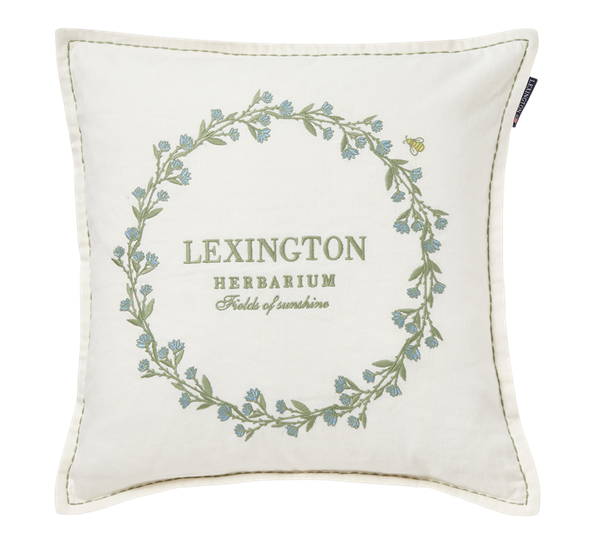 <p>Logo og krans putetrekk&nbsp;50x50 cm hvit eucalyptus blå Lexington</p>
