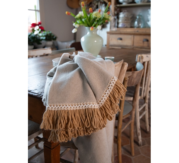 <p>Nocciola bambuspledd med frynser 160x200 cm lys beige Frati Home</p>
