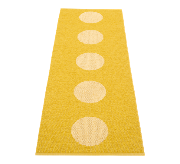 Vera POP matte mustard 70x200 cm fra Pappelina