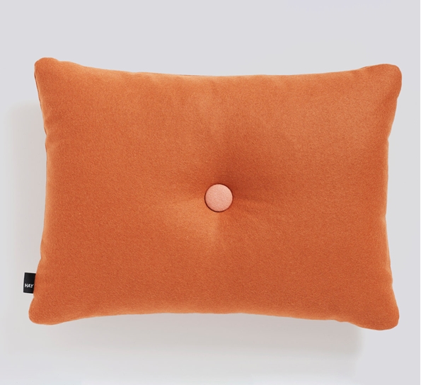 Dot Hero pute karamell fra HAY