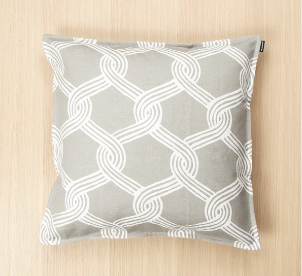 Sulhasmies putetrekk 50x50 cm offwhite beige fra Marimekko