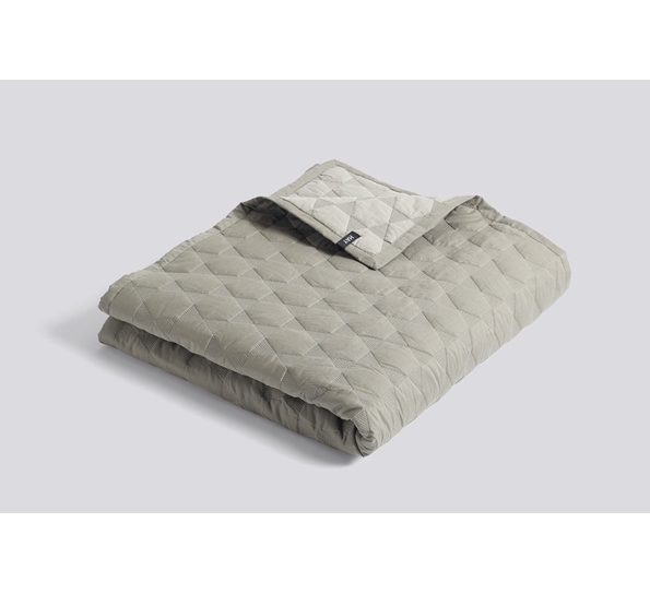 Polygon sengeteppe 260x260 cm oliven fra HAY