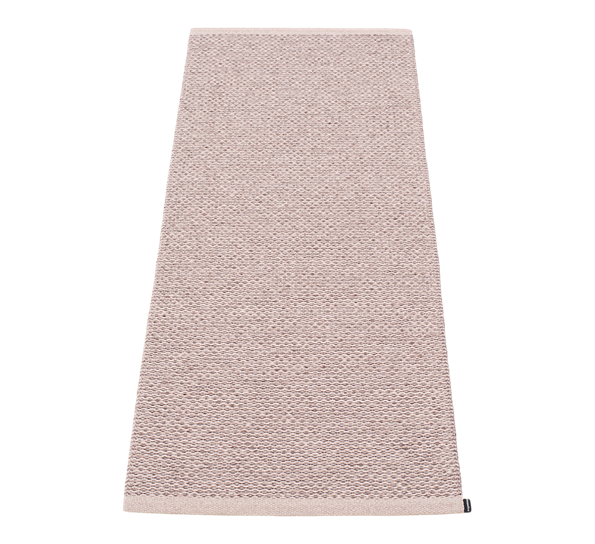 Svea matte lilla metallic 60x150 cm fra Pappelina
