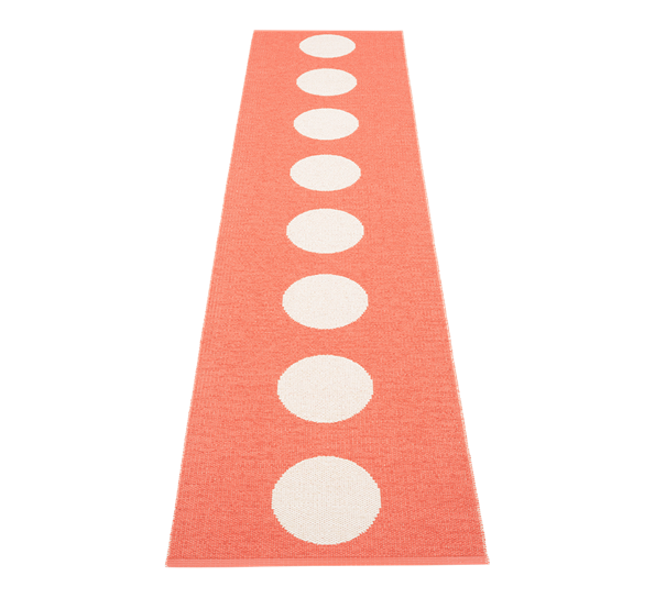 Vera matte flamingo 70x300 cm fra Pappelina