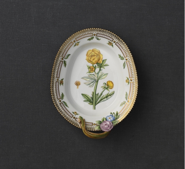 Flora Danica asjett Oval 22,5cm fra Royal Copenhagen