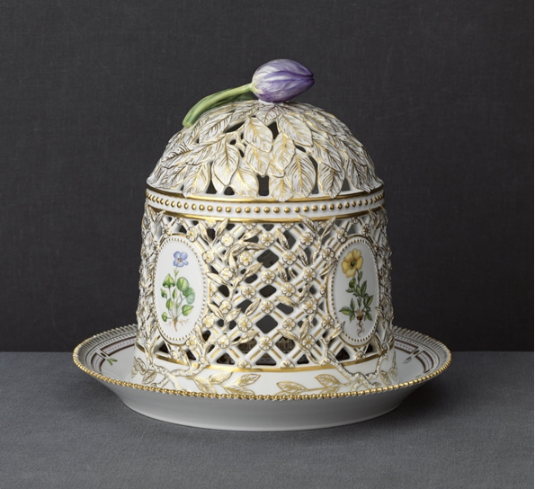 Flora Danica Isklokke Med fat Rund 28cm fra Royal Copenhagen