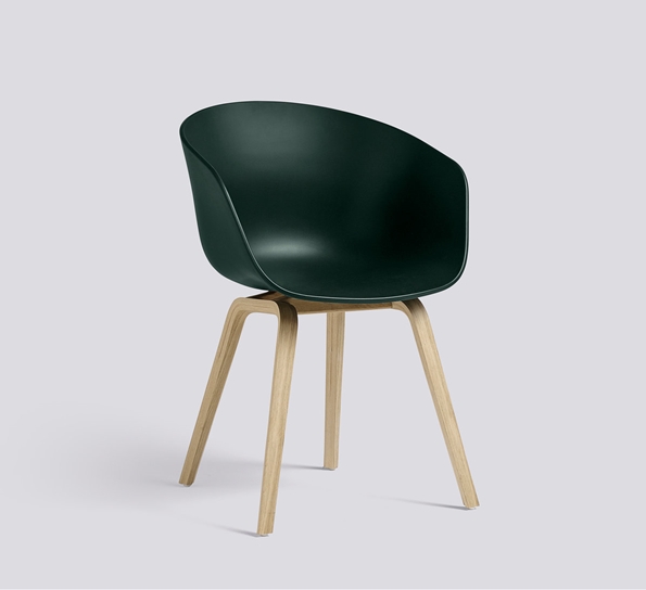 AAC22 stol såpebehandlet eik hunter green fra HAY