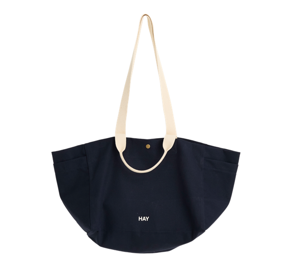 Weekend bag 26x35,5 cm S midnattblå fra HAY