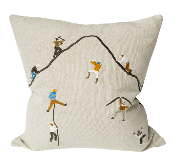 Mountain Climbers brodert putetrekk 48x48 cm beige fra Fine Little Day