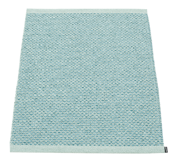 Svea matte azurblå metallic 60x85 cm fra Pappelina