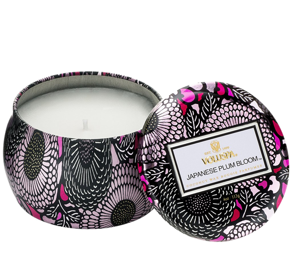 Duftlys 25t japanese plum bloom fra Voluspa