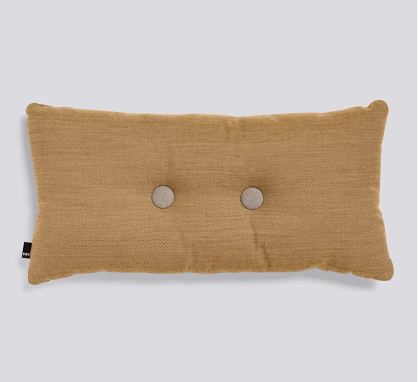 Dot Surface pute varm gul med 2 knapper fra HAY