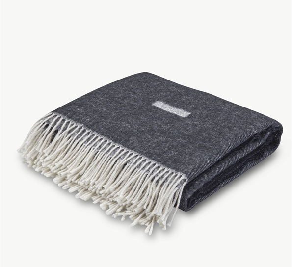 Iota pledd sort fra Skagerak