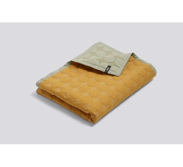 Mega Dot sengeteppe 195x245 cm gul fra HAY