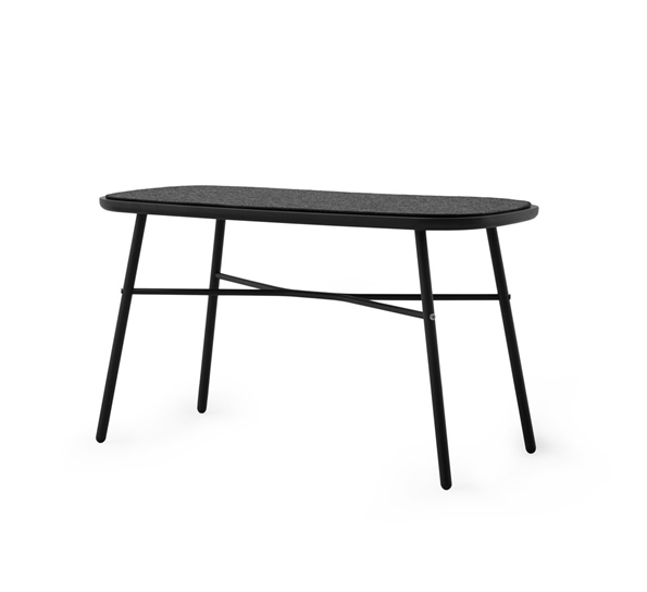 Meet benk m pute fra Audo Copenhagen