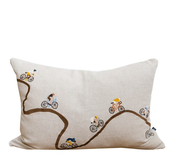 Bikers brodert putetrekk 38x58 cm natur fra Fine Little Day