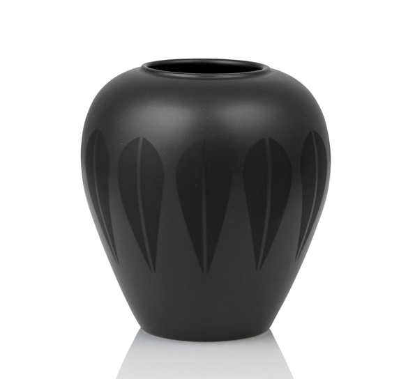 Lotus trends vase 17 cm sort fra Lucie Kaas