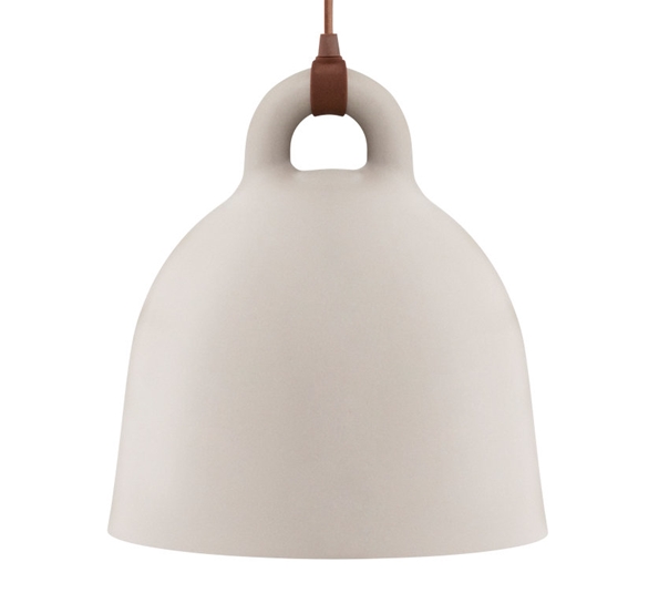 Bell lampe medium sand fra Normann Copenhagen