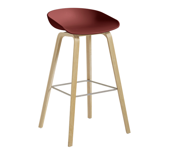 AAS32 barstol høy lakkert eik brick H74 fra HAY