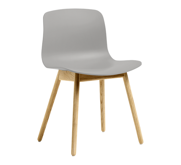 AAC12 stol lakkert eik betonggrå fra HAY