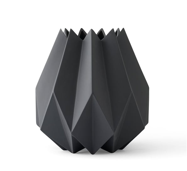 Folded vase høy carbon fra Audo Copenhagen