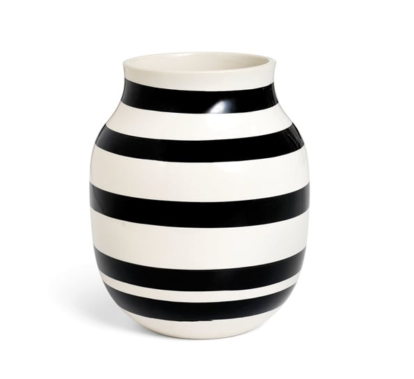 Omaggio vase medium sort 20 cm fra Kähler