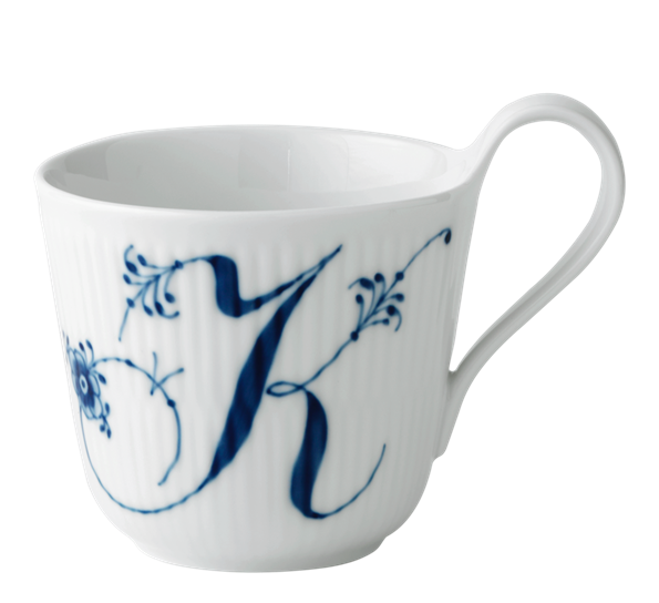 Blå Riflet Alfabetkrus K 33 cl fra Royal Copenhagen