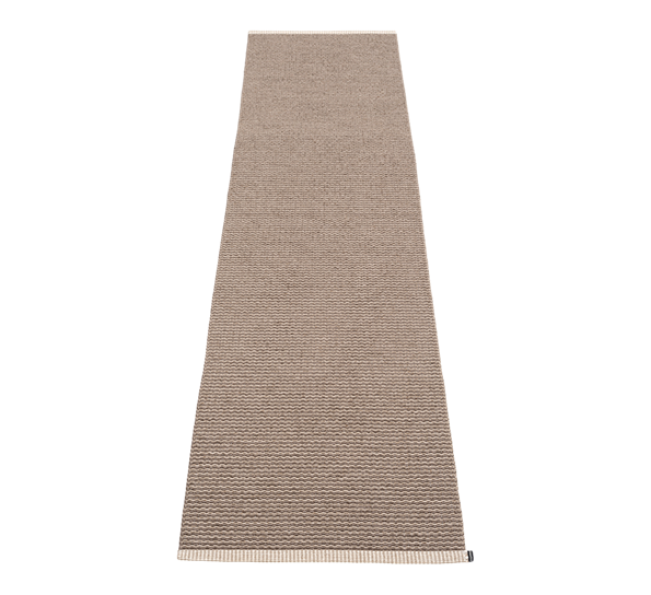 Mono matte dark mud 70x300 cm fra Pappelina