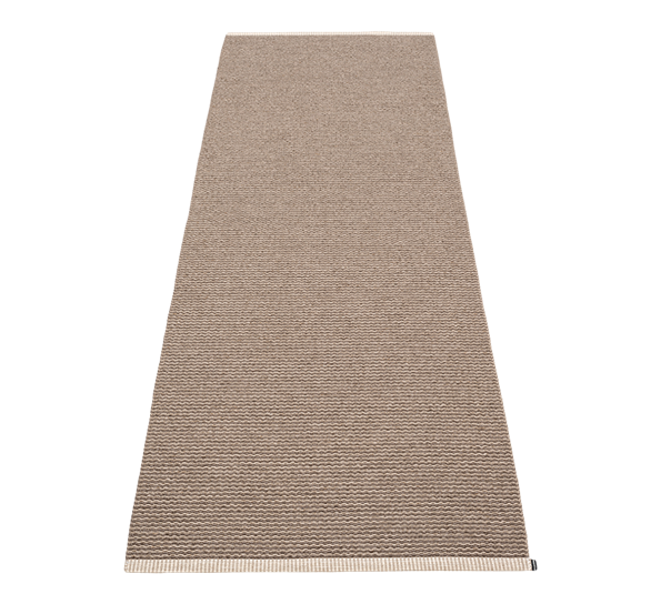 Mono matte dark mud 85x260 cm fra Pappelina