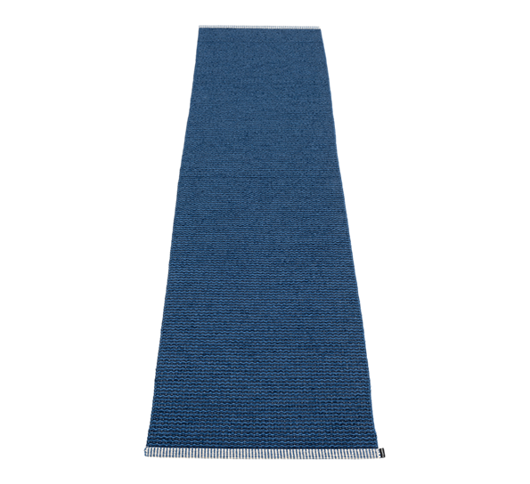 Mono matte denim 70x300 cm fra Pappelina